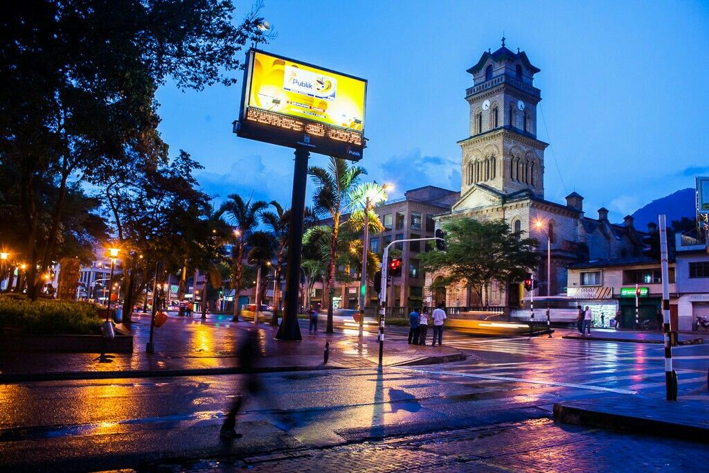 Medellín (Parque de El Poblado) One Million RentaCar